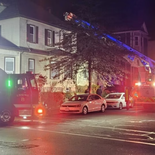 La policía de Providence desplegó un amplio operativo en el campus de la Universidad de Brown, donde se confirmaron personas heridas y continúa la búsqueda del atacante. La policía de Providence desplegó un amplio operativo en el campus de la Universidad de Brown, donde se confirmaron personas heridas y continúa la búsqueda del atacante.