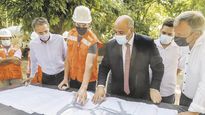 Todos. Katopodis, Manzur, Cascallares y Fabiani supervisaron ayer las obras en marcha en Longchamps.