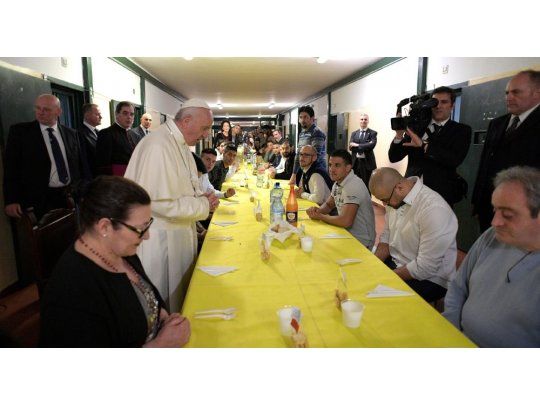 Una detenida argentina almorzó con Francisco en su visita a reclusos en Milán
