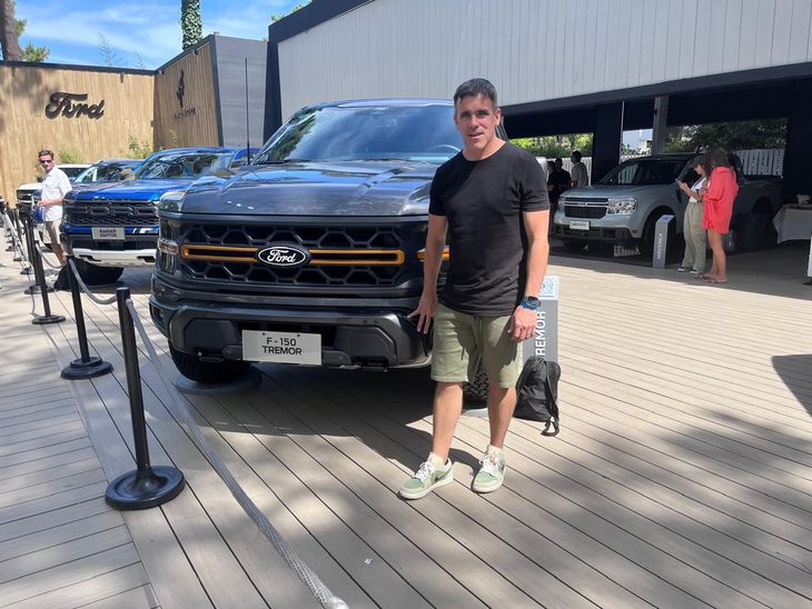Martín Galdeano, presidente de Ford Sudamérica, junto a la F15O Tremor. Martín Galdeano, presidente de Ford Sudamérica, junto a la F15O Tremor.