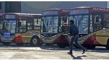 Por seguridad, limitarán de fábrica la velocidad de combis, colectivos y camiones