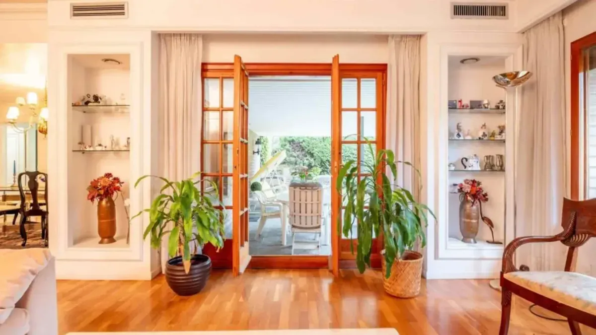6 bedrooms, elevator and private garden: this is the fantastic mansion for sale in Zaragoza