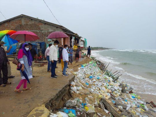 Dos muertos y decenas de miles de evacuados a raíz del ciclón Gulab en India.