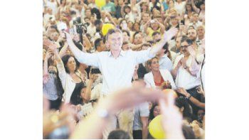 En un club de la ciudad de Rosario junto a militantes, el candidato de Cambiemos pidió más campaña para convencer a los indecisos.