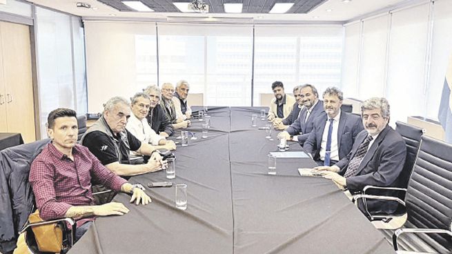 dudas. Los sindicalistas pidieron precisiones sobre el DNU que entonces estaba en preparación.