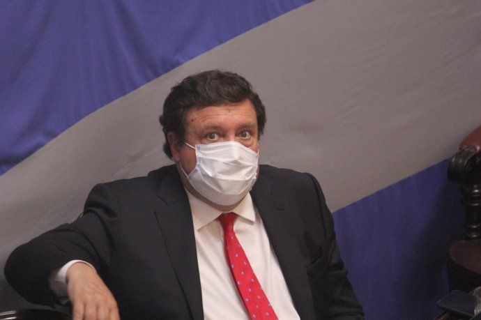 El senador rionegrino Alberto Weretilneck votó a favor luego de los cambios anunciados por el oficialismo verde.
