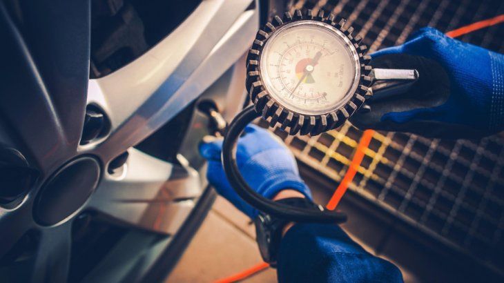 Para acceder al service Pick up & Delivery, el cliente debe estar incluido dentro de las actividades esenciales y presentar el certificado correspondiente de circulación.