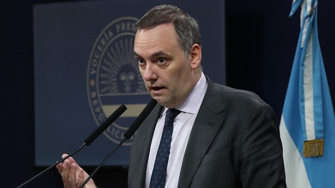 Adorni señaló que la interrupción del transporte público impidió el desarrollo normal de la jornada laboral.