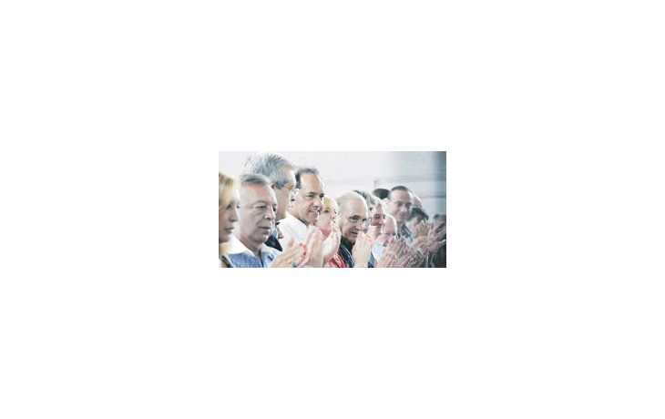 Julián Domínguez, Daniel Scioli, Cristina Álvarez Rodríguez y José María Díaz Bancalari, entre otros, en la mesa «grande» del PJ bonaerense.