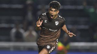 Arriba. Platense gana y sube en las dos tablas.