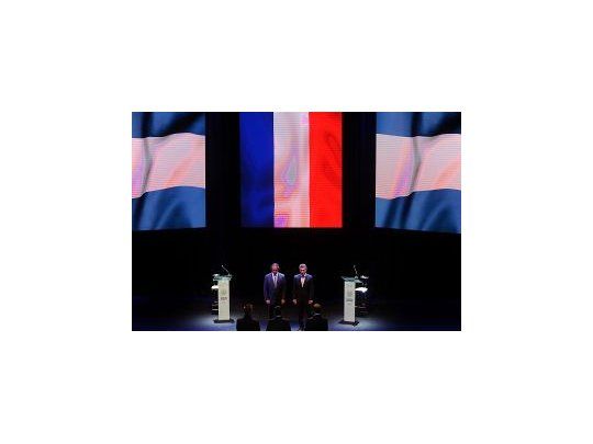 Un minuto de silencio por las víctimas de Francia al inicio del debate
