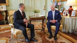 El nuevo primer ministro y el rey Carlos, reunidos en el Palacio de Buckingham.&nbsp;