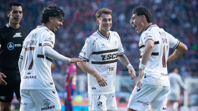 Franco Zapiola anotó el gol del triunfo para Platense.