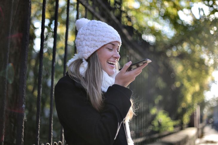Las conversaciones cotidianas incorporaron nuevas maneras de expresar ideas, opiniones y emociones. Las conversaciones cotidianas incorporaron nuevas maneras de expresar ideas, opiniones y emociones.