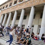 Continúa el conflicto por los fondos para universidades. Continúa el conflicto por los fondos para universidades.