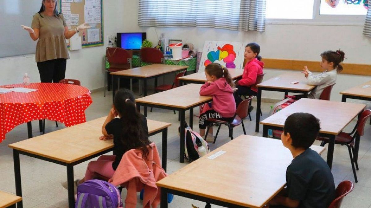 Ciudad amenaza con "procedimientos disciplinarios" para los docentes que hablen en lenguaje inclusivo