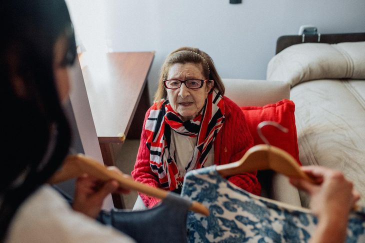Profesionales destacan la importancia de la escucha activa, la paciencia y el respeto en el cuidado gerontológico. Profesionales destacan la importancia de la escucha activa, la paciencia y el respeto en el cuidado gerontológico.