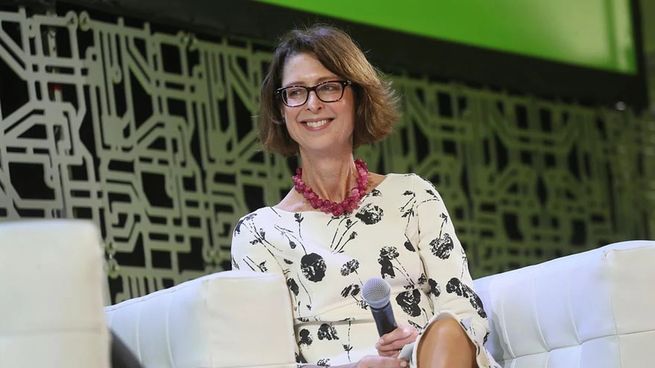 Con una participación decisiva en Fidelity Investments, Abigail Johnson dirige uno de los imperios financieros que manejan millones en activos globales.