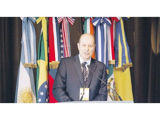 Ascenso. El jefe del BCRA destacó la necesidad de desarrollar un sistema financiero fuerte, que permita una movilidad social ascendente a partir de las inversiones que realicen quienes hoy tienen menos dinero. Foto: Ignacio Petunchi.