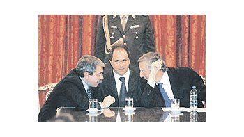 ámbito.com | El presidente Néstor Kirchner, junto al vicepresidente Daniel Scioli y Aníbal Fernández,realizó una firma de convenios de obras con la Municipalidad de Necochea, en la Casa deGobierno.