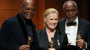 samuel l. jackson, danny glover, elaine may y liv ulmann reciben el oscar honorifico