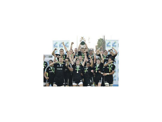 El Sub-20 de Nueva Zelanda alza el trofeo, tras ganar el Mundial de la categoría ante Inglaterra.