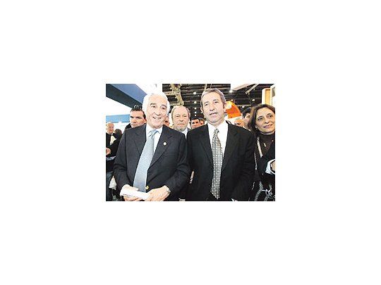 Julio Cobos fue acompañado por el presidente de la Sociedad Rural, Luciano Miguens; y por su vice, Hugo Biolcati. Llegó sin avisar y pensando que asumiría la presidencia mientras viajaba Cristina a Bolivia.