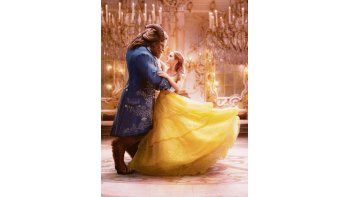 ámbito.com | el baile. El mayor mérito de esta “La Bella y la Bestia” es que despierta ganas de volver a ver la versión buena, la animada.