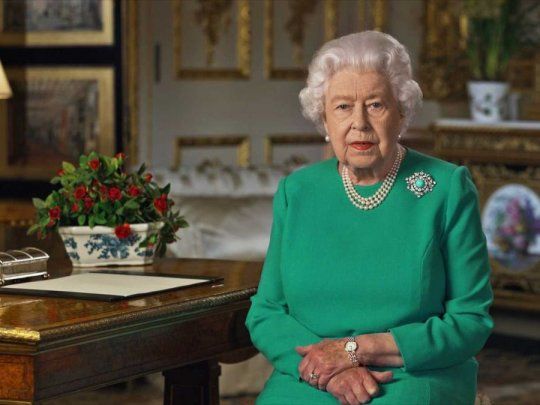 La Reina Isabel II durante su mensaje al pueblo británico.