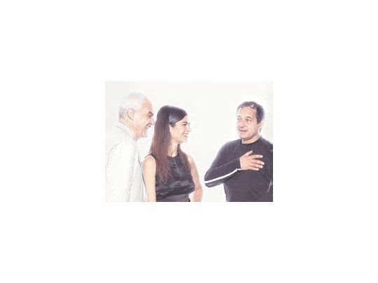 Los excelentes Julio Chávez, Soledad Villamil y Juan Leyrado animan la comedia divertida e inteligente (sin alardes intelectuales) que marca el debut de Oscar Martínez como autor.