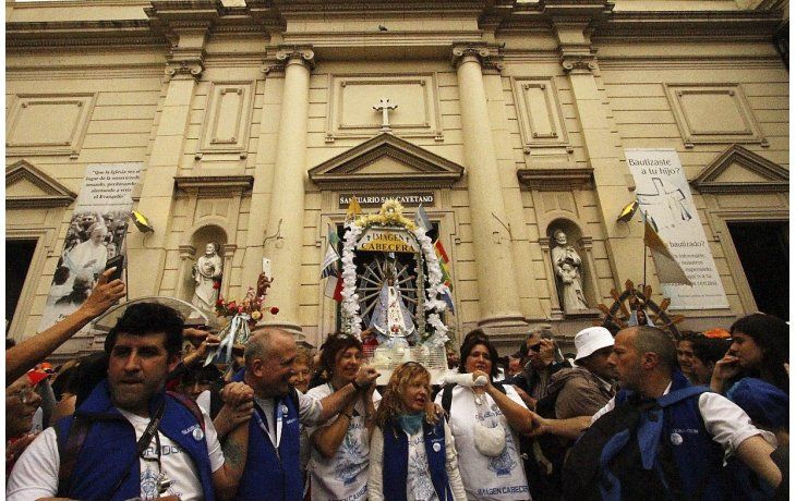 No hay división en la peregrinación a Luján, indicó Poli, al tiempo que hizo un fuerte llamado a la paz, al decir que los argentinos tienen la necesidad de vivir sin violencia.