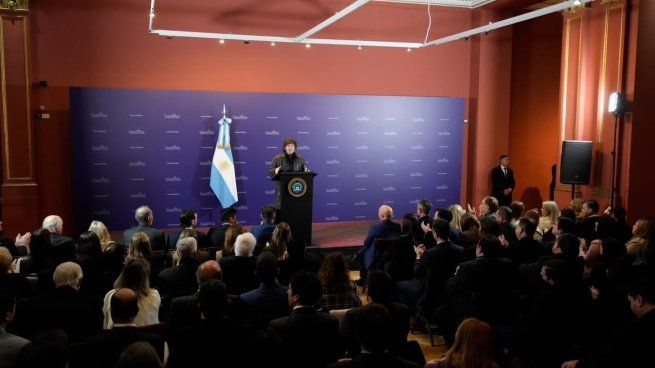 Milei repasó conceptos económicos con los legisladores libertarios.