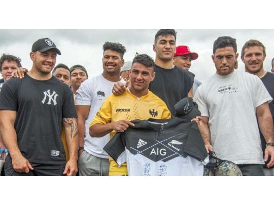 Los All Blacks visitaron la cárcel de San Martín y dieron una clínica para Los Espartanos, el equipo de rugby de la prisión.