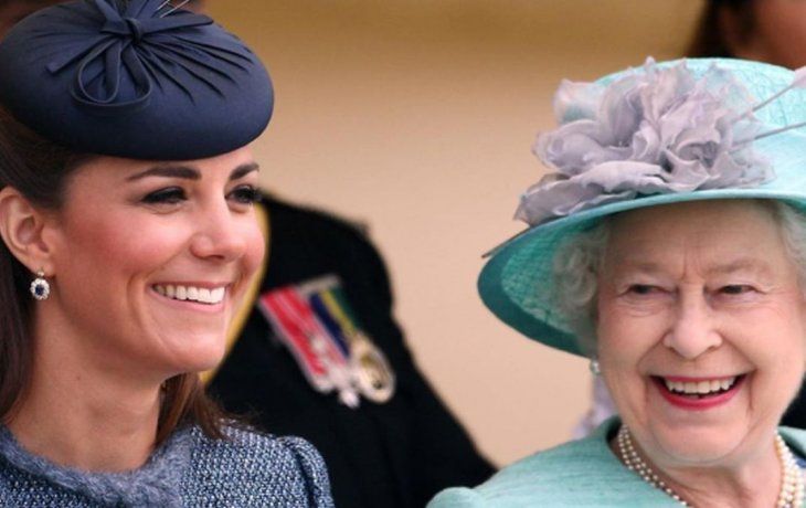 Kate Middleton junto a Isabel II