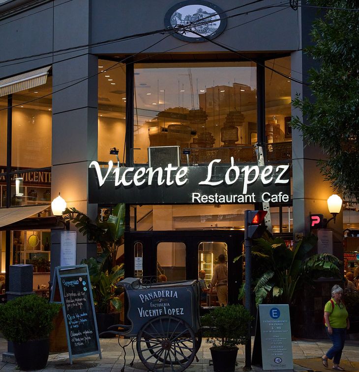 Ubicado en Avenida Maipú 701, La Vicente López cumplió 120 años. Ubicado en Avenida Maipú 701, La Vicente López cumplió 120 años.