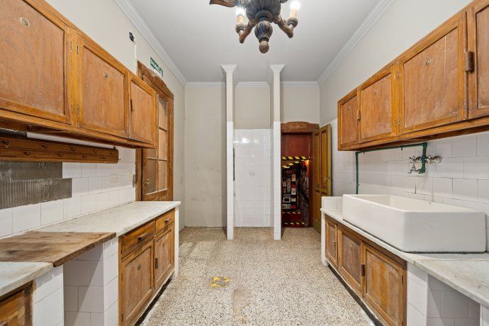 La cocina, ideal para refaccionarse, y de buena circulación interna La cocina, ideal para refaccionarse, y de buena circulación interna