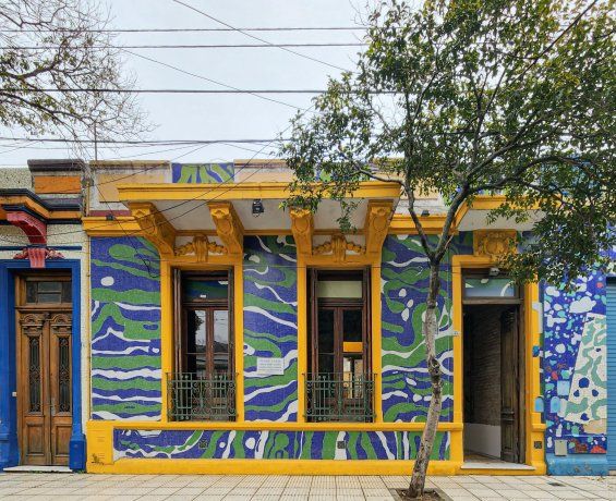 Viviendas que lucen en multicolor Viviendas que lucen en multicolor