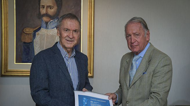 El gobernador de la provincia de Córdoba, Juan Schiaretti, recibió al presidente de la UIA, Daniel Funes de Rioja.