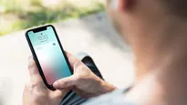 ¿Cómo actualizar la hora en los celulares?