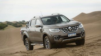 road show con pickup alaskan