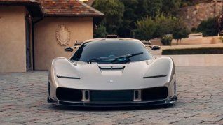 El S1 LM, una creación de tres plazas con motor V12 que rinde tributo al icónico McLaren F1 El S1 LM, una creación de tres plazas con motor V12 que rinde tributo al icónico McLaren F1