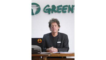 ámbito.com | Sven Teske, director de la Campaña de Energías Renovables de Greenpeace, en la presentación que hizo en la sede local de la organización ecologista.
