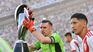 Franco Armani lifts the Argentine Super Cup, obtained a week ago after River defeated Estudiantes de La Plata 2-1.  The millionaire goalkeeper and captain is on his way to renew his contract, which expires on December 31.