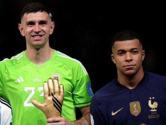 dibu martinez mbappe.jpg