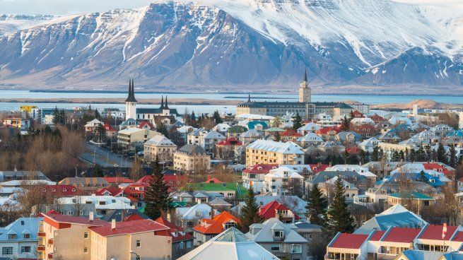 Islandia ofrece una alta calidad de vida y salarios adecuados para quienes buscan emigrar.