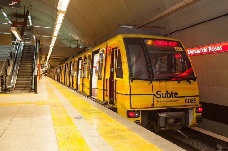 Denuncia por presencia de asbesto en varias unidades del subte porteño.
