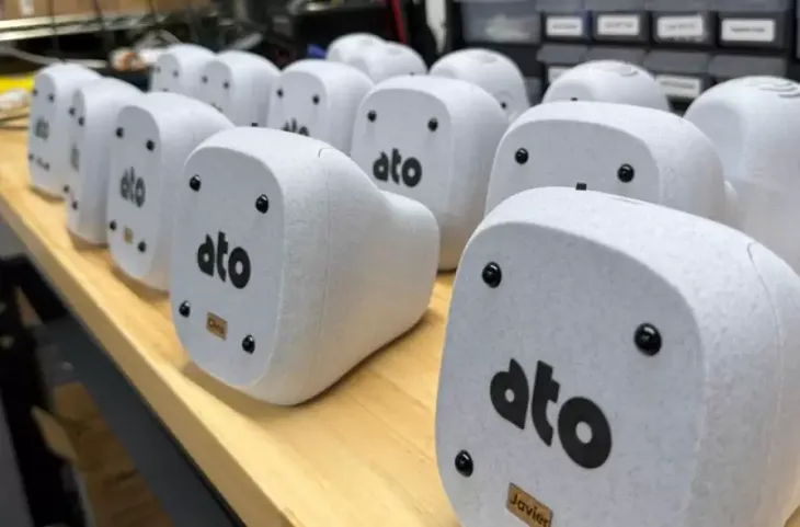 El objetivo de Ato es reducir el aislamiento y ofrecer contención emocional a quienes atraviesan la soledad en la vejez. El objetivo de Ato es reducir el aislamiento y ofrecer contención emocional a quienes atraviesan la soledad en la vejez.