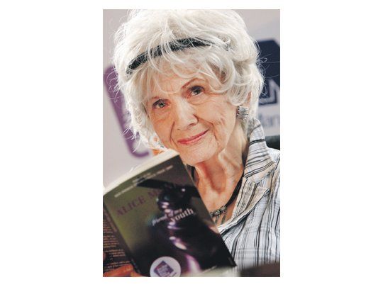 Alice Munro: “Me alegra que este premio haga felices a muchos canadienses, y que esto traiga más atención sobre la literatura de Canadá”