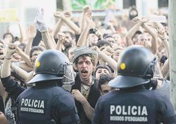 España peor: ira antiajuste pasó al escrache de políticos (foto 1)