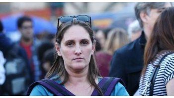 Chacón, madre de tres niños, denunció en varias ocasiones que desde 2012 recibe de su ex marido amenazas coactivas, lesiones leves, amenazas y desobediencias a las restricciones judiciales.